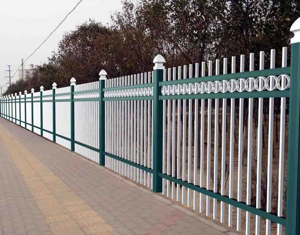 郑州护栏高速公路金属护栏的选材与改进