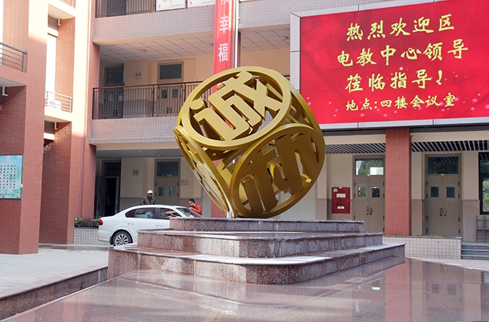 南京雕塑厂介绍不锈钢雕塑的前景和优点