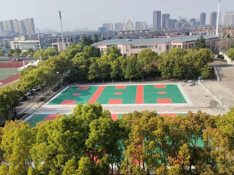 江苏省宜兴市高等职业技术学校硅PU球场完工