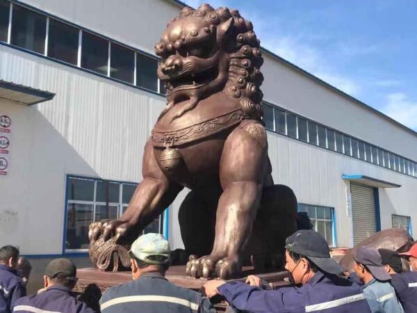铜狮子雕塑摆放的讲究与文化内涵