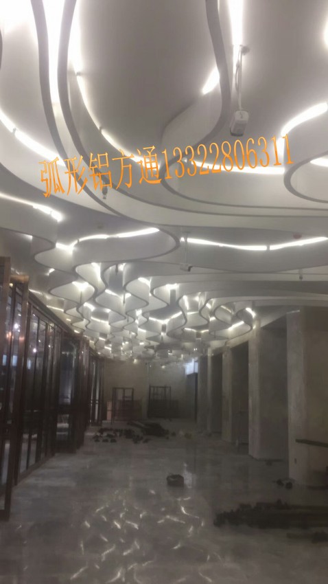 铝方通@定制弧形铝方通-造型木纹铝方通广州市广京装饰材料有限公司
