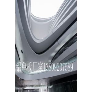 广州双弧木纹铝板厂家双曲铝板工艺制作价格比较弧形铝板案例分析